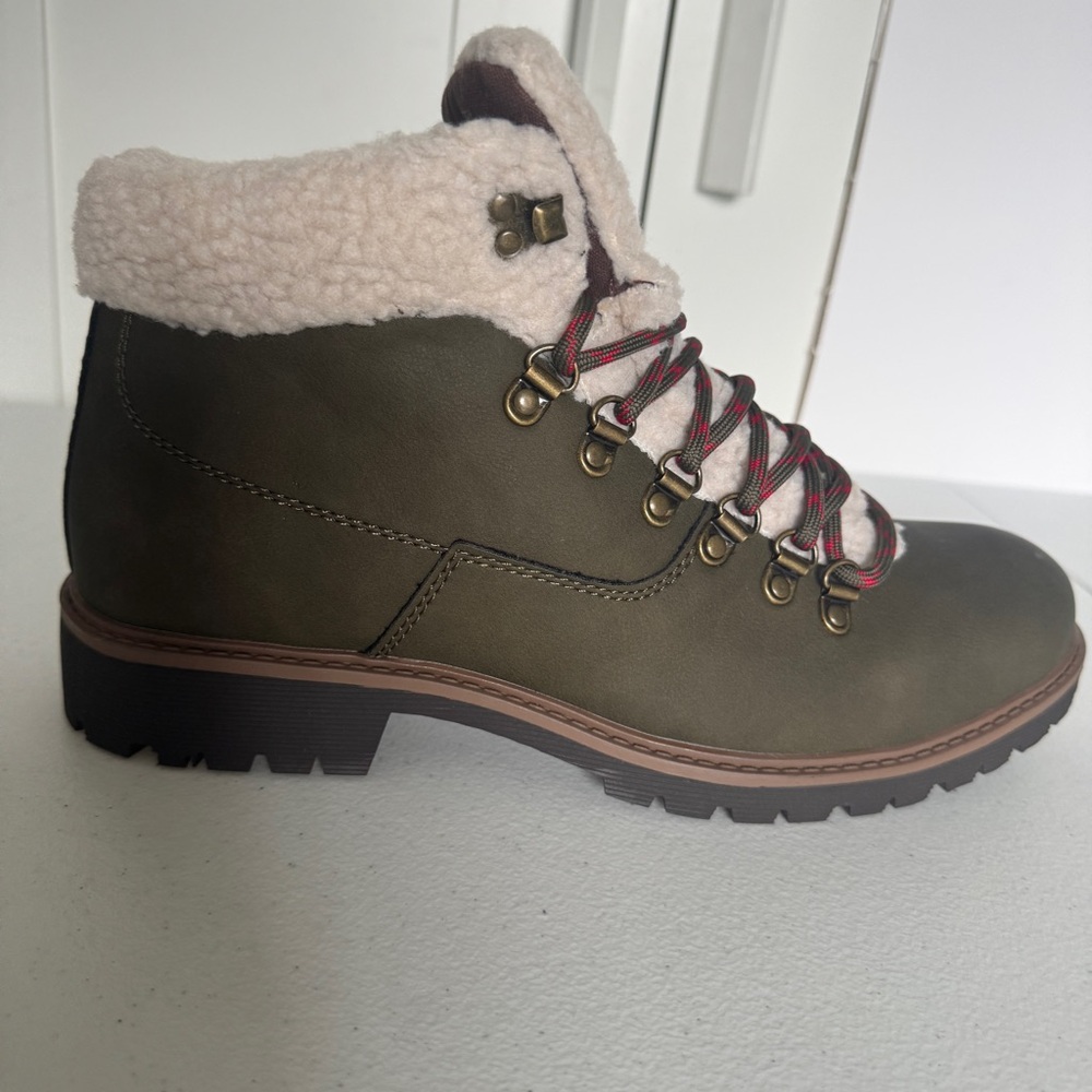 Men's Olive Hiking Boots with Cream Lining